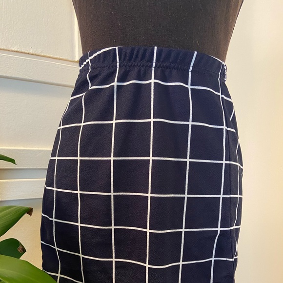 Shein Elastic Waist Checkerd Skirt - Picture 2 of 5